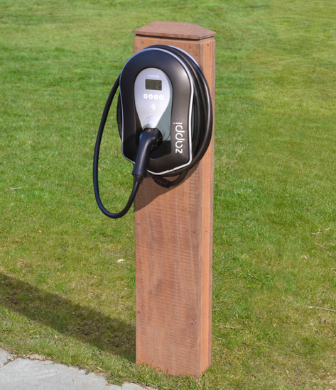 Montagepaal Azob&eacute; met schilddak hashop.nl
