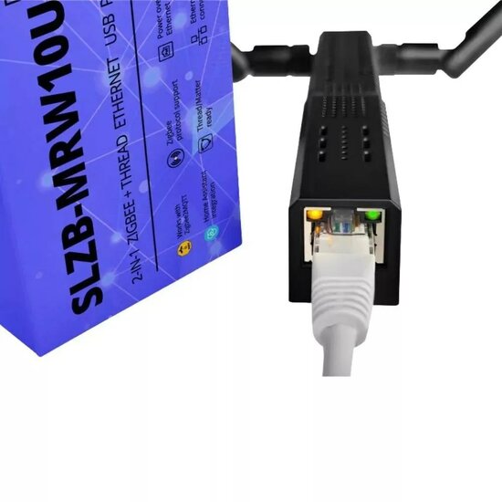 Externe antenne los naast de multiradio-adapter