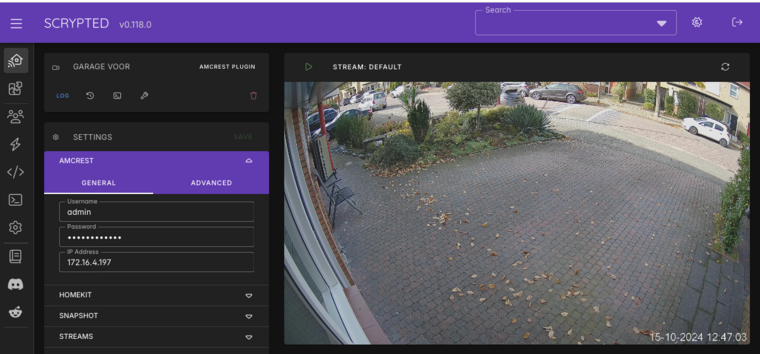Home Assistant dashboard op scherm met camera- en schakelpictogrammen